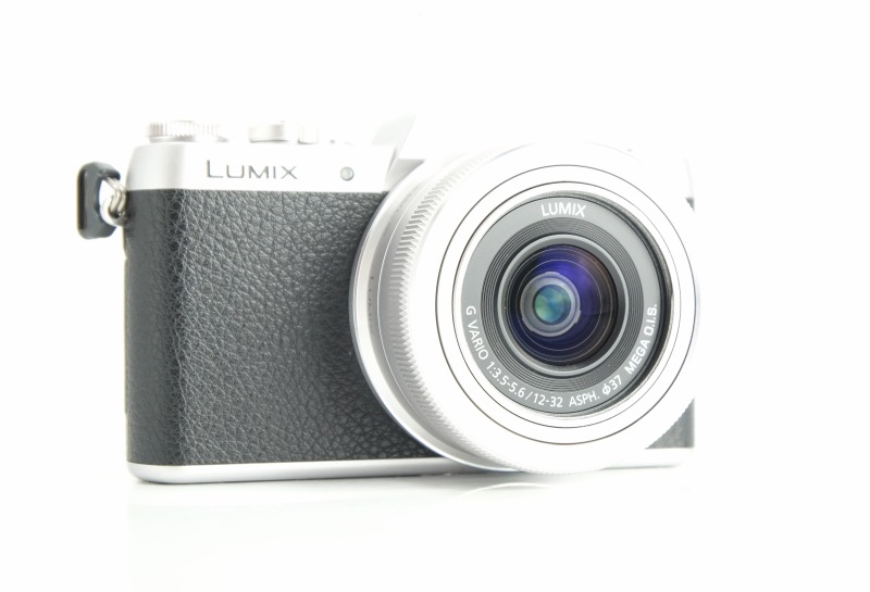 Panasonic Lumix DMC-GF7 + 12-32 mm TOP
