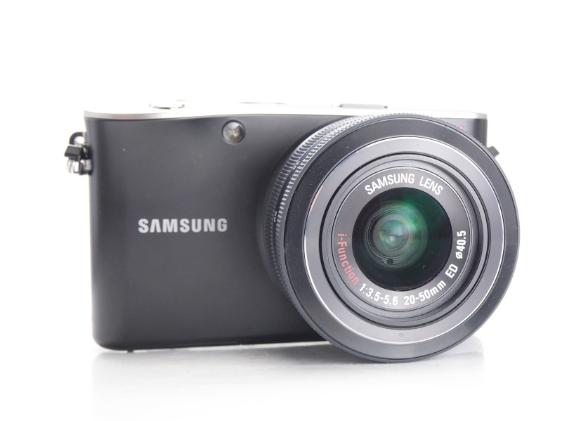 Samsung NX100 + 20-50 mm
