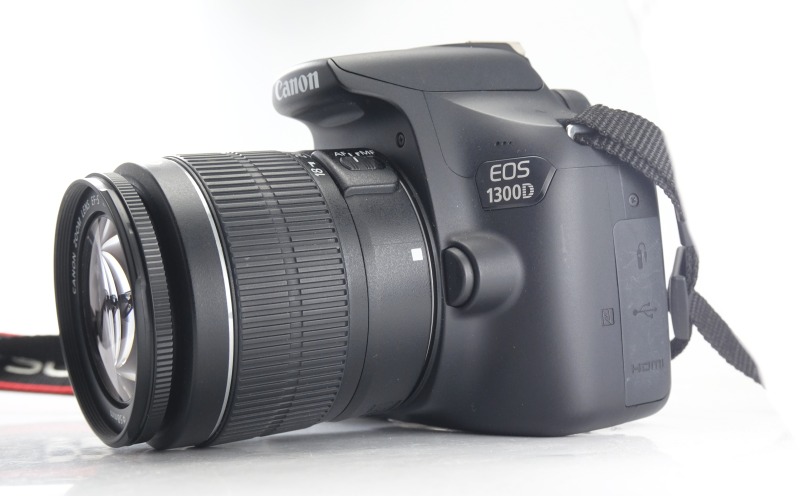 Canon EOS 1300D + 18-55mm  III  TOP