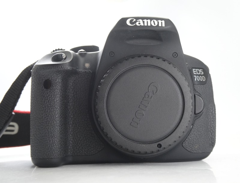Canon EOS 700D  TOP