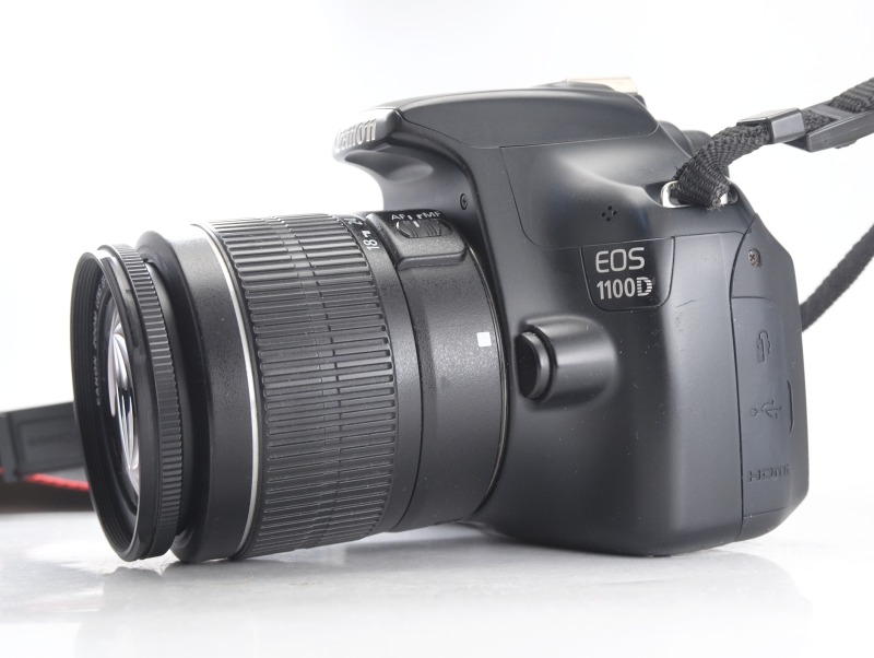 Canon EOS 1100D + 18-55mm III