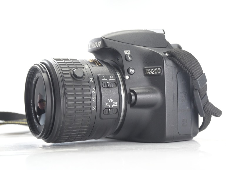 Nikon D3200 + 18-55mm VR