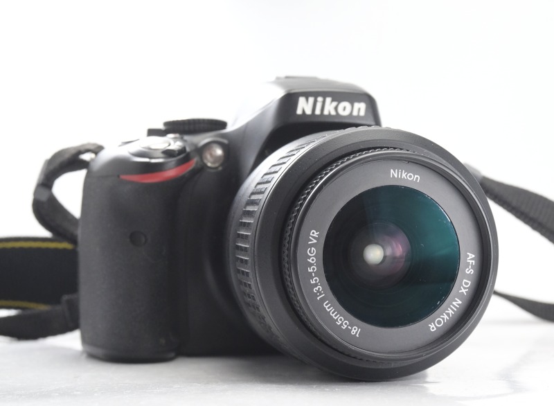 Nikon D5100 + 18-55mm VR