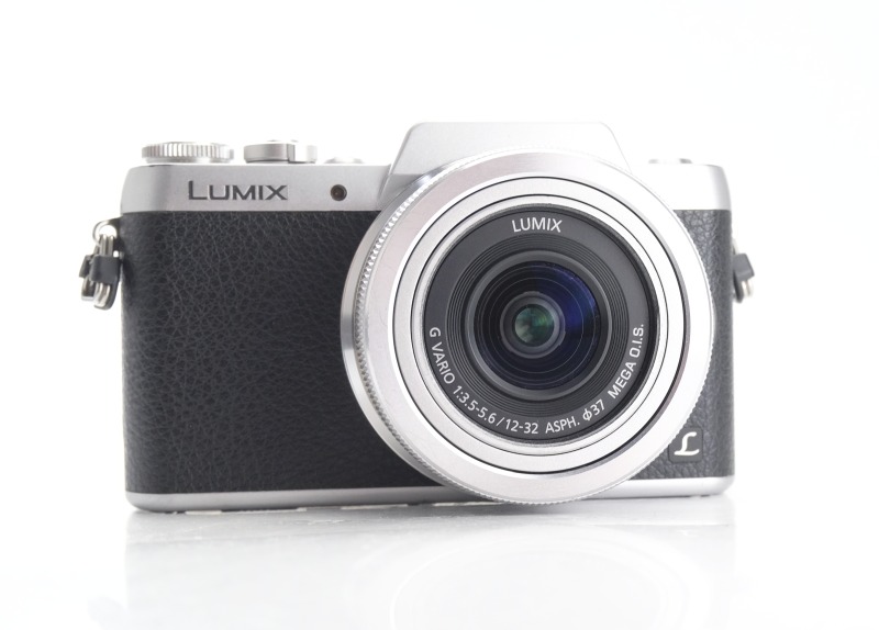 Panasonic Lumix DMC-GF7 + 12-32 mm