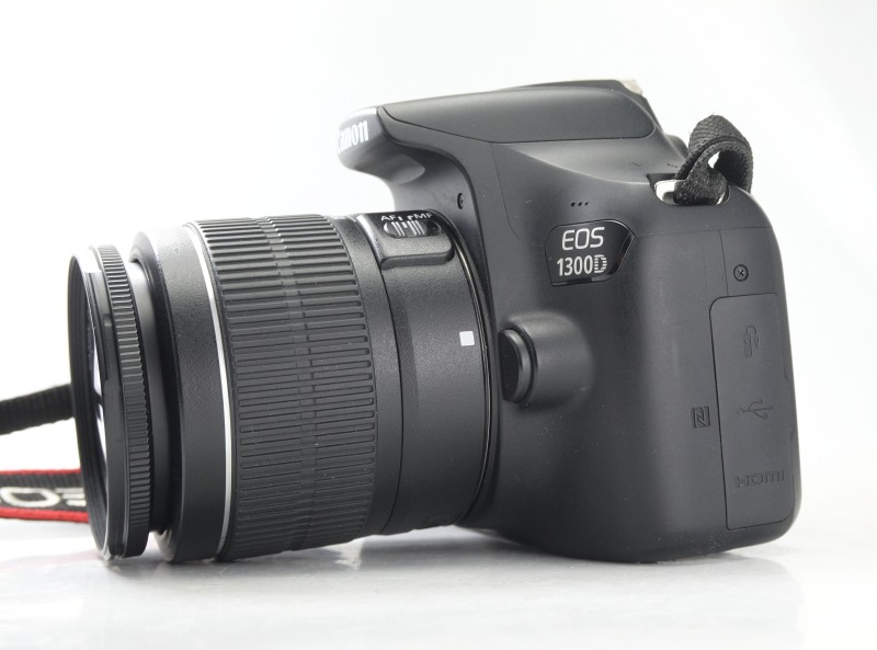 Canon EOS 1300D + 18-55mm  III  TOP
