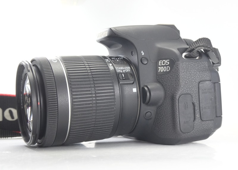 Canon EOS 700D  + 18-55mm STM