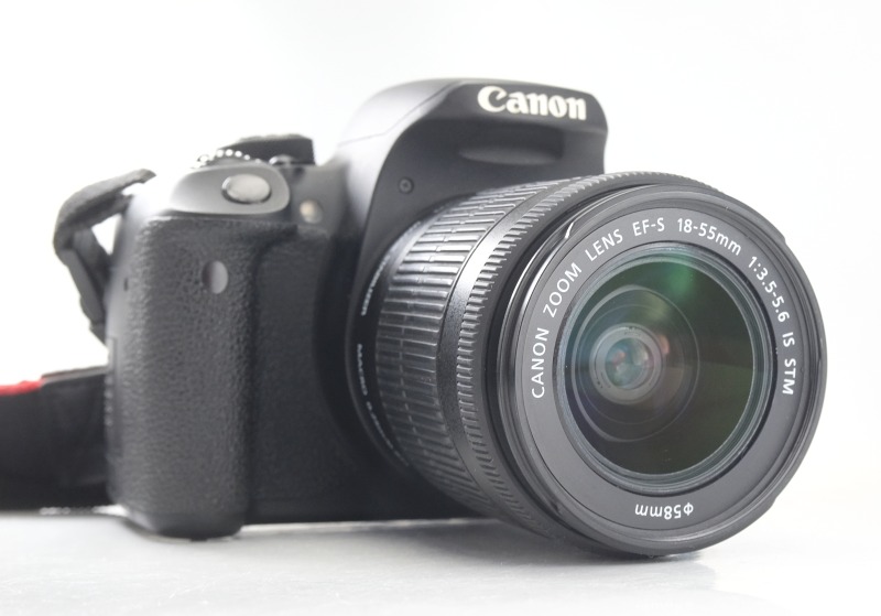 Canon EOS 700D  + 18-55mm STM