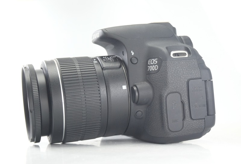 Canon EOS 700D  + 18-55mm III TOP