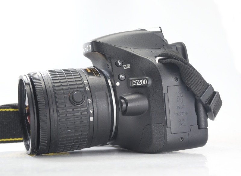 Nikon D5200 + 18-55mm VR