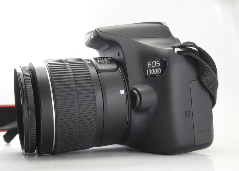 Canon EOS 1300D + 18-55mm  III