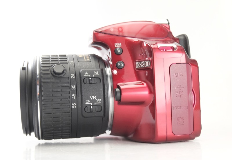 Nikon D3200 + 18-55mm AFS VR II TOP