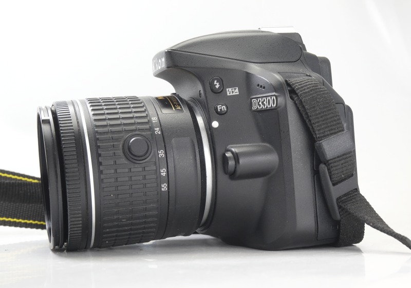 NIKON D3300 + 18-55mm VR