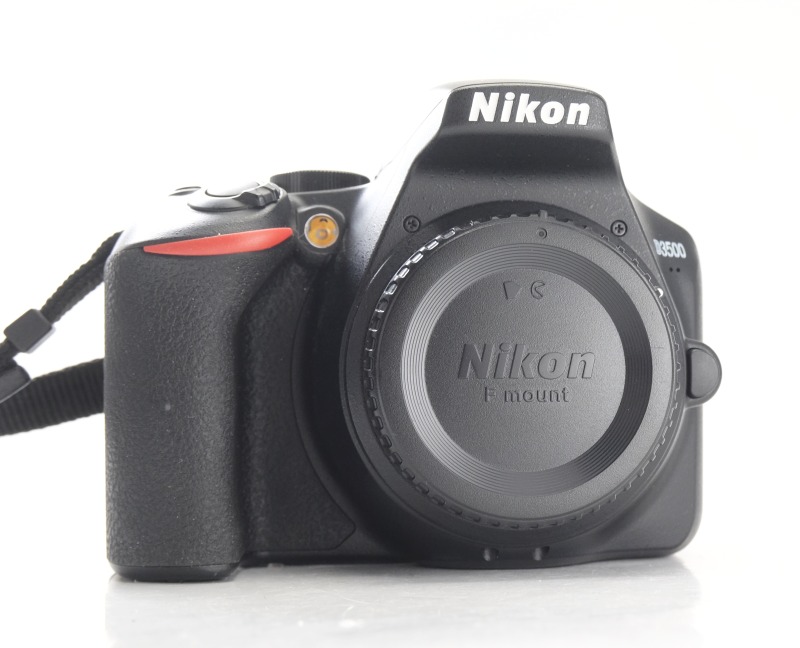 NIKON D3500