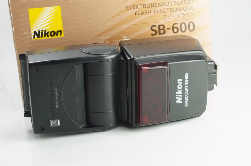 blesk Nikon SB-600